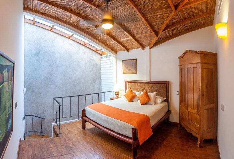 Estrada Hotel & Bistro