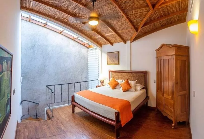 Estrada Hotel & Bistro