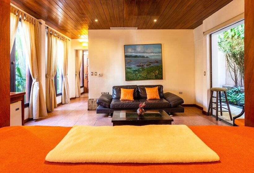 Estrada Hotel & Bistro