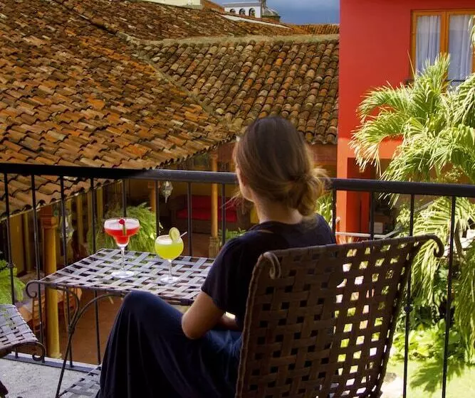 Estrada Hotel & Bistro