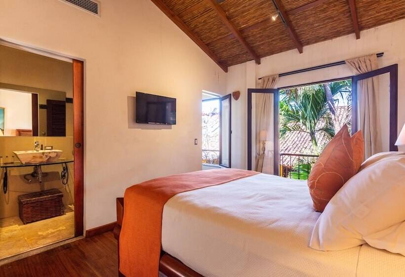 Estrada Hotel & Bistro