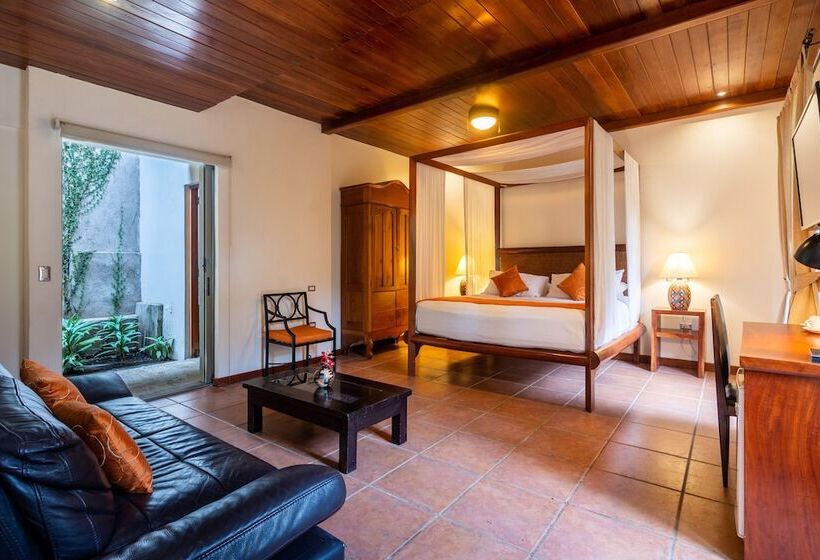 Estrada Hotel & Bistro