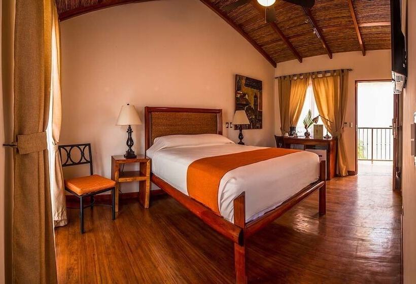 Estrada Hotel & Bistro