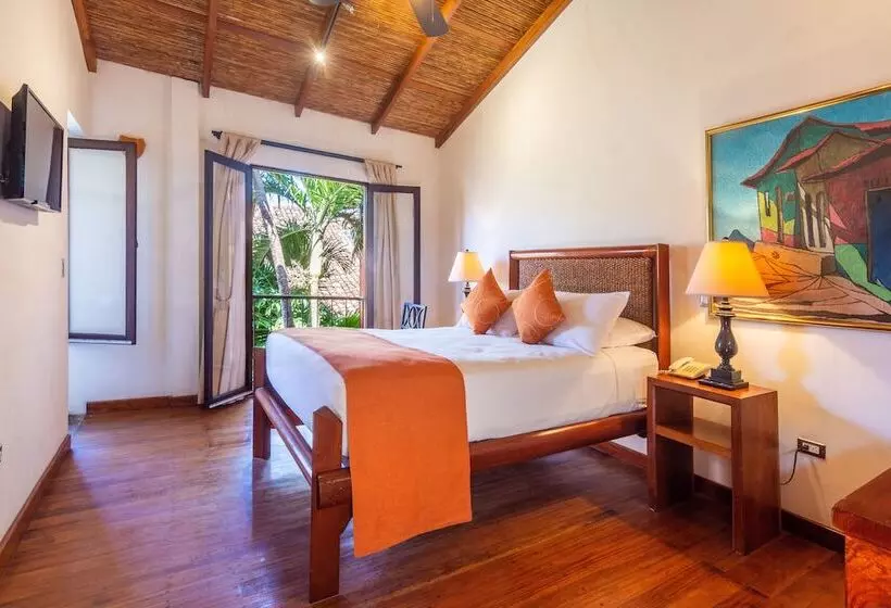 Estrada Hotel & Bistro