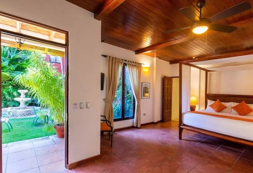 Estrada Hotel & Bistro