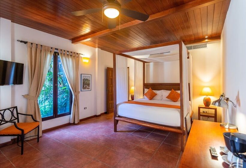 Estrada Hotel & Bistro