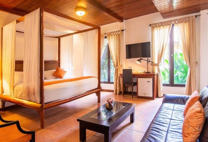 Estrada Hotel & Bistro