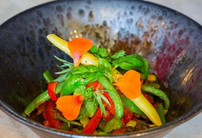 Hapuku Lodge & Tree Houses