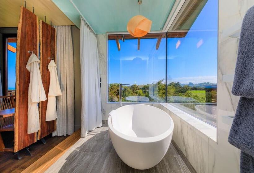 Hapuku Lodge & Tree Houses