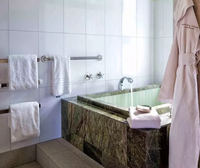 Hapuku Lodge & Tree Houses