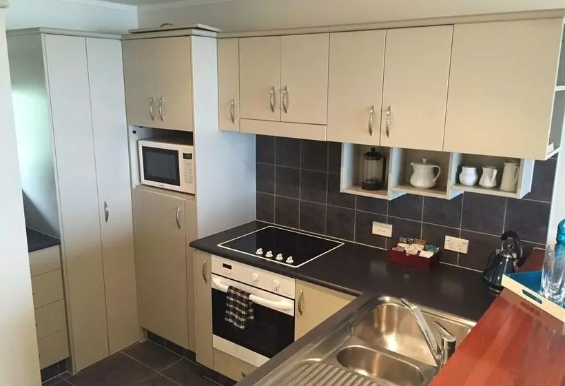 酒店 Beachpoint Apartments