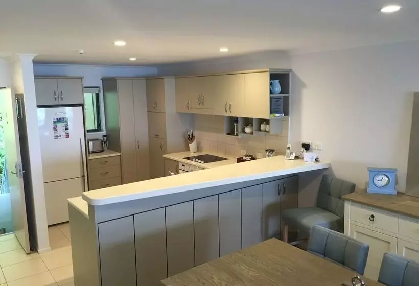 酒店 Beachpoint Apartments