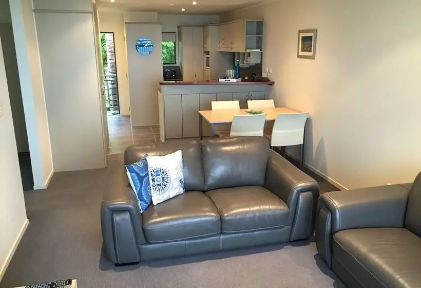 酒店 Beachpoint Apartments