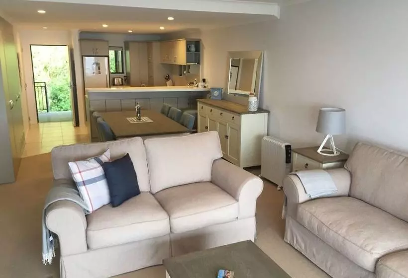 酒店 Beachpoint Apartments