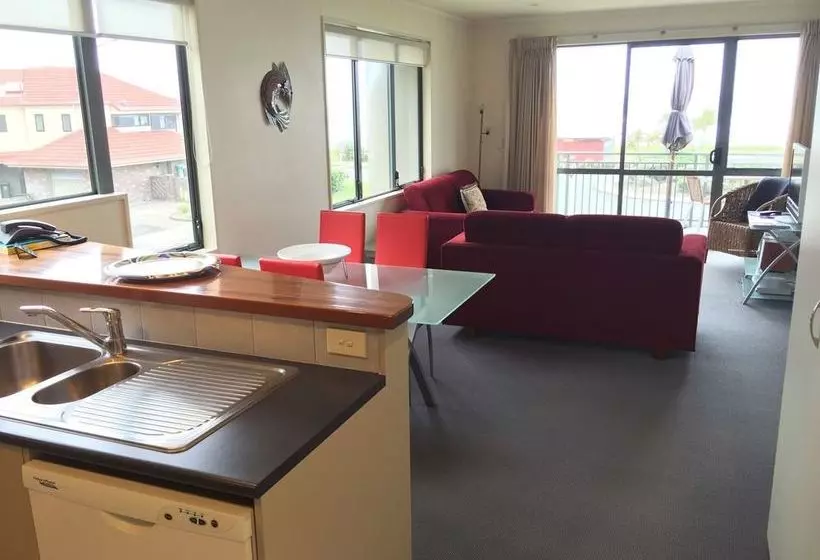 酒店 Beachpoint Apartments