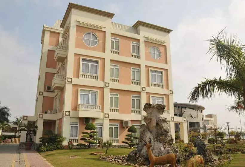 Camela Hotel & Resort