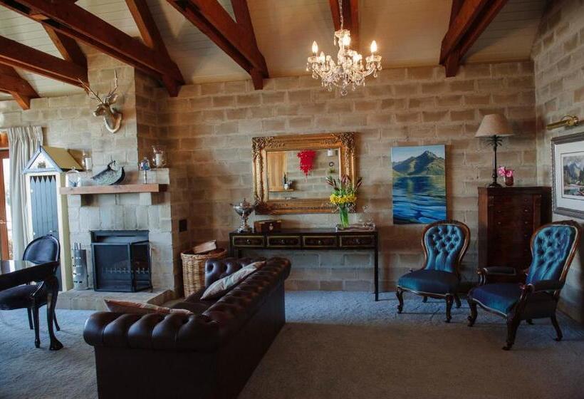 בית מלון כפרי Lake Tekapo Lodge