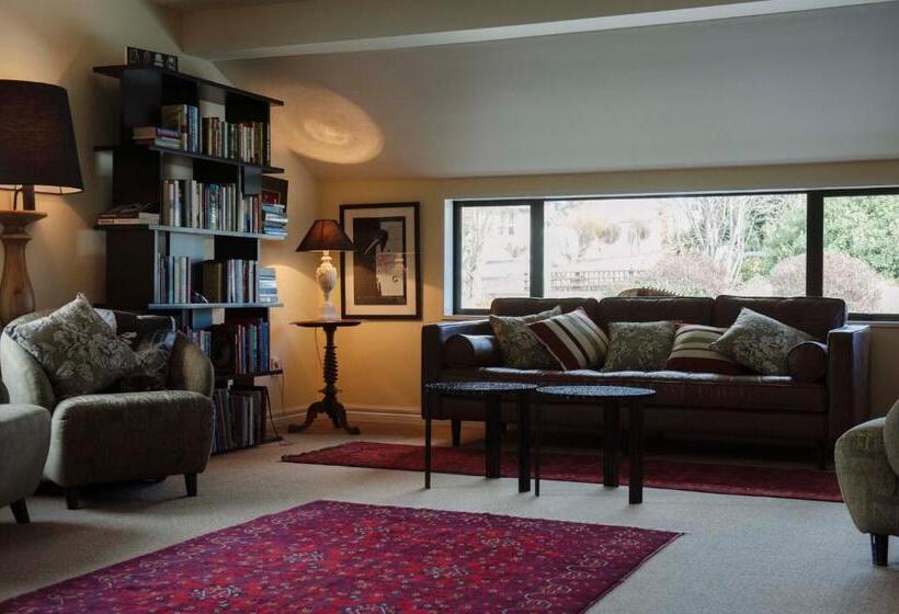 בית מלון כפרי Lake Tekapo Lodge