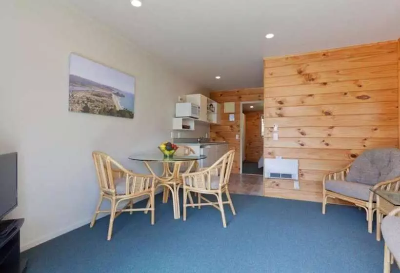 בית מלון כפרי Pauanui Pines Motor Lodge