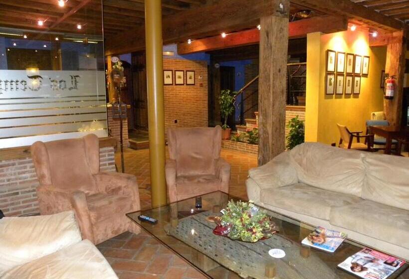 فندق ريفى Posada Los Templarios