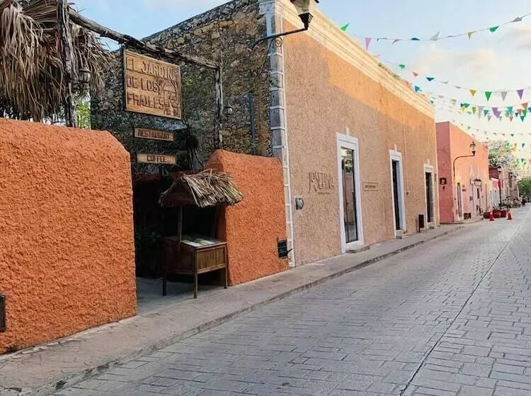 هتل Hostal Casa Chauac Ha