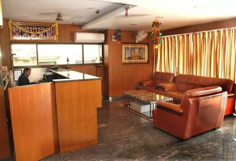 ホテル Shri Valli Resdiency