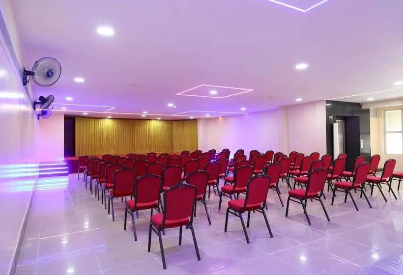 ホテル Shri Valli Resdiency