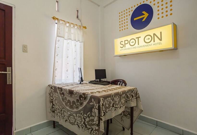 Общежитие Spot On 2824 Hotel Permata