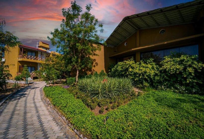 Hotel Chimur Tiger Resort At Tadoba
