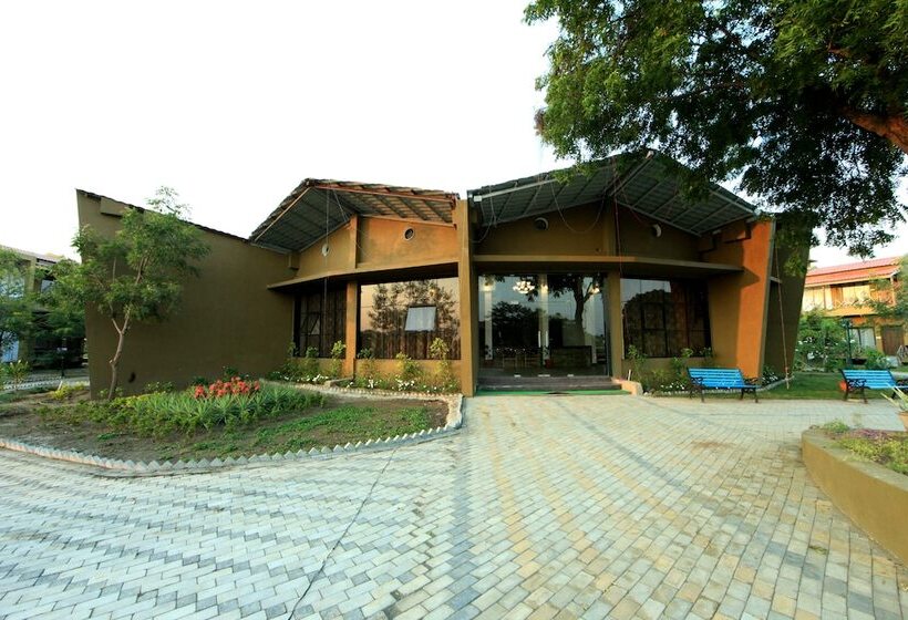 Hotel Chimur Tiger Resort At Tadoba