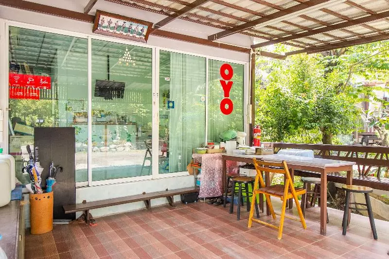 هتل Oyo 696 Reuntonnam Amphawa