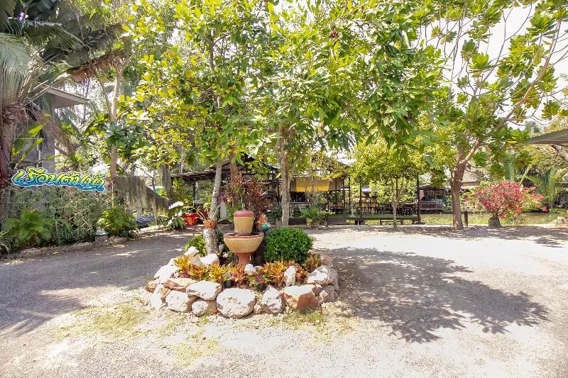 هتل Oyo 696 Reuntonnam Amphawa