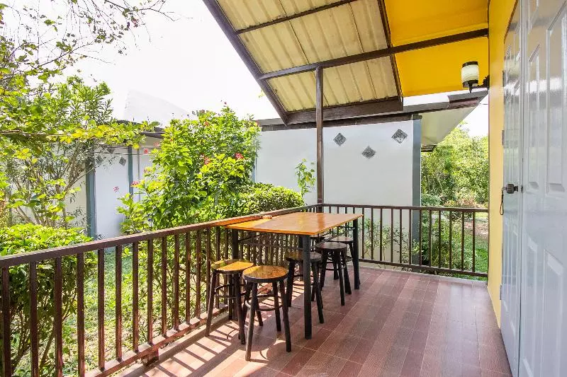 هتل Oyo 696 Reuntonnam Amphawa