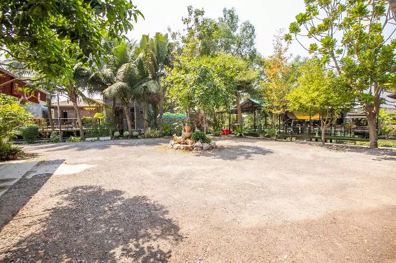 هتل Oyo 696 Reuntonnam Amphawa