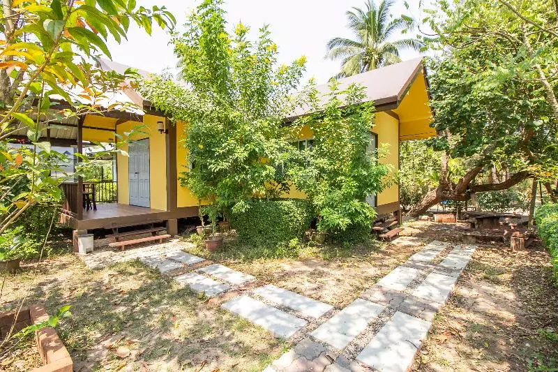 هتل Oyo 696 Reuntonnam Amphawa