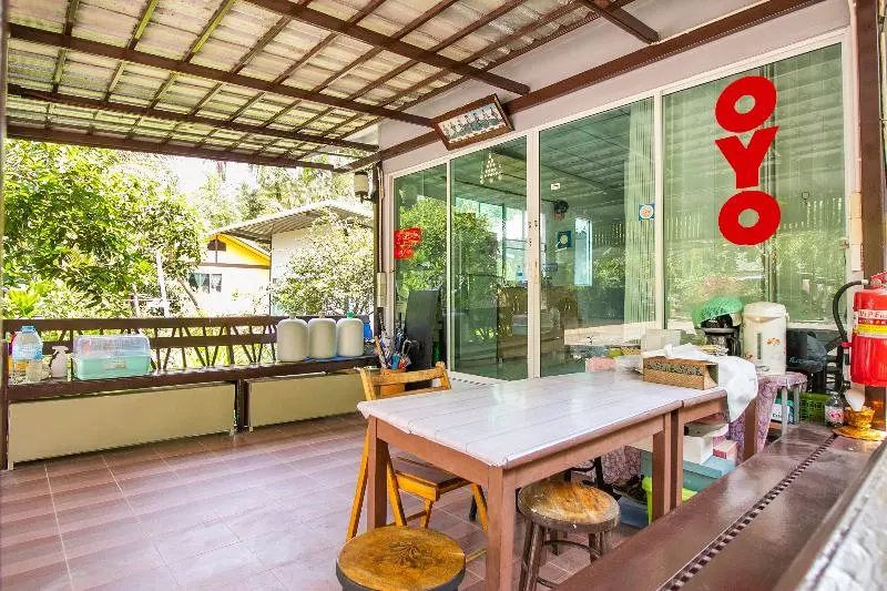 هتل Oyo 696 Reuntonnam Amphawa