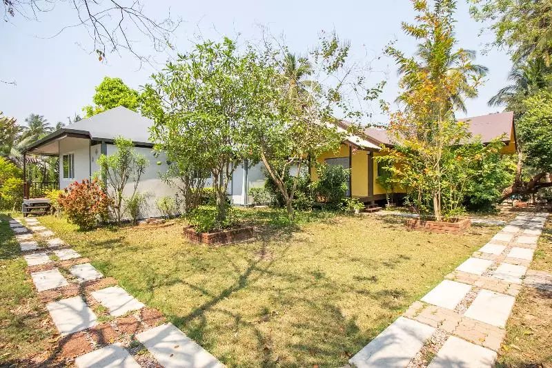 هتل Oyo 696 Reuntonnam Amphawa