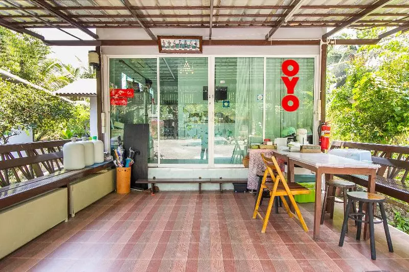 هتل Oyo 696 Reuntonnam Amphawa