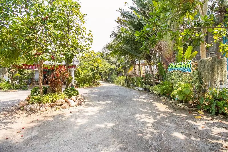 هتل Oyo 696 Reuntonnam Amphawa