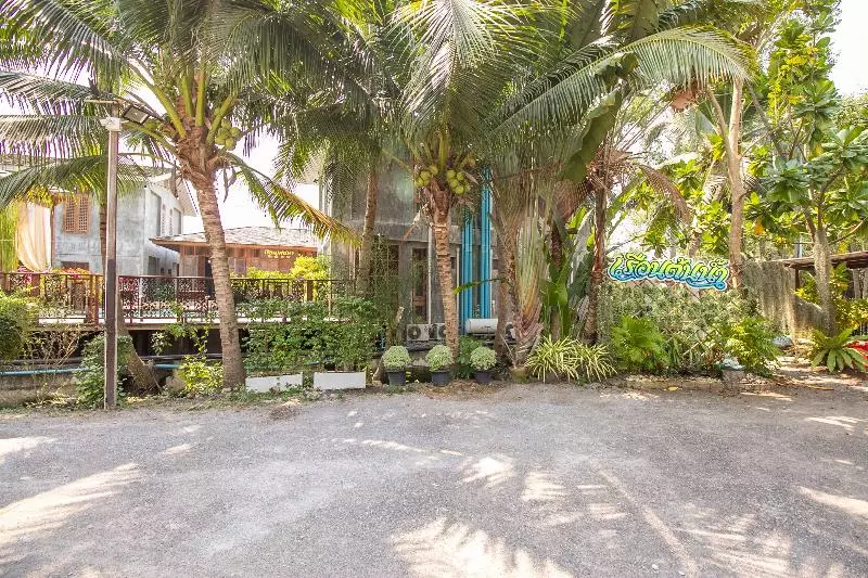 هتل Oyo 696 Reuntonnam Amphawa