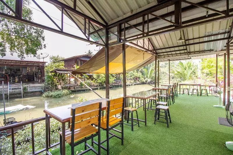 هتل Oyo 696 Reuntonnam Amphawa