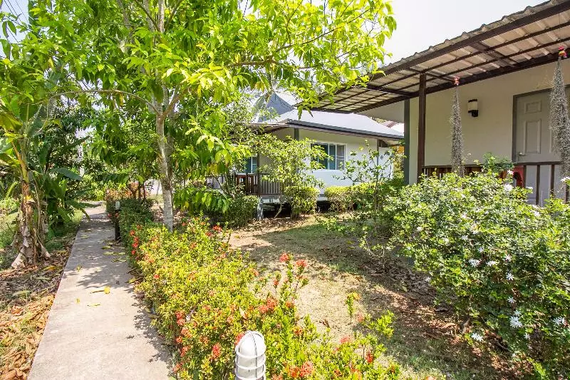 هتل Oyo 696 Reuntonnam Amphawa