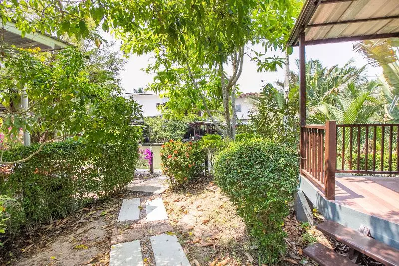 هتل Oyo 696 Reuntonnam Amphawa