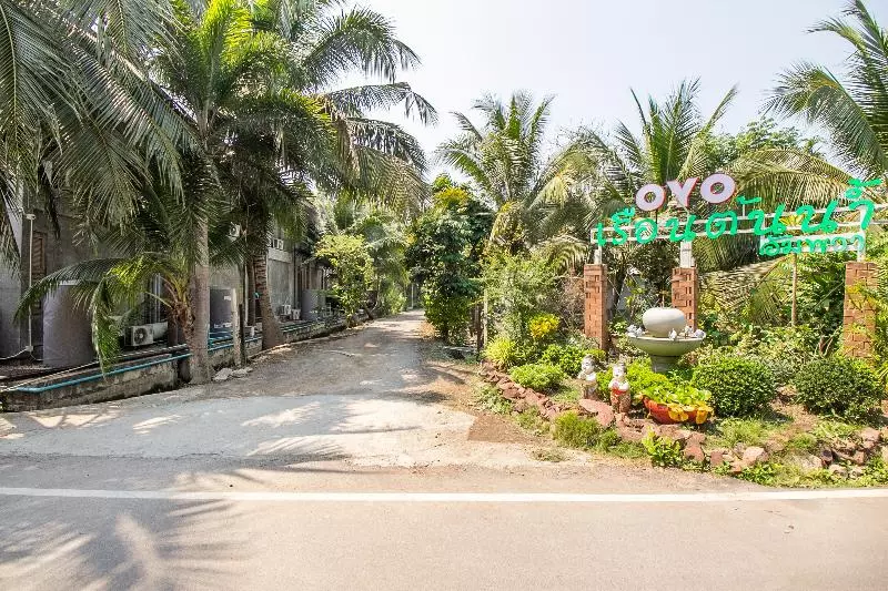 هتل Oyo 696 Reuntonnam Amphawa