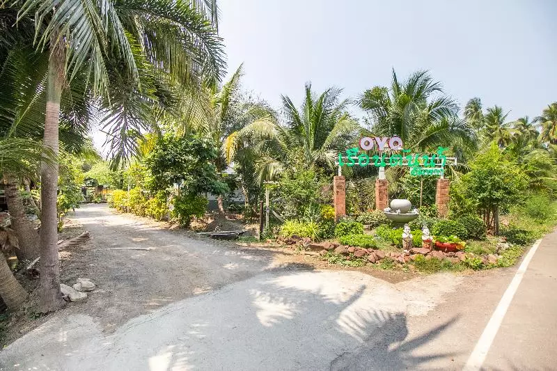 هتل Oyo 696 Reuntonnam Amphawa