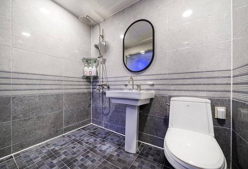 مُتل Wonju Rivera