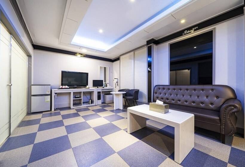 مُتل Wonju Rivera