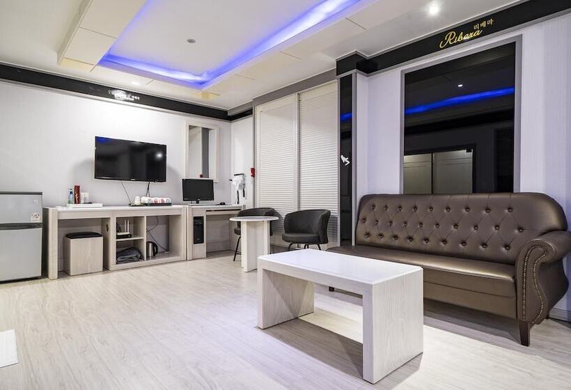 مُتل Wonju Rivera