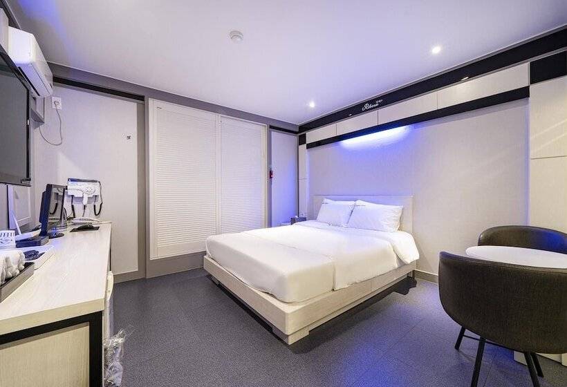 مُتل Wonju Rivera