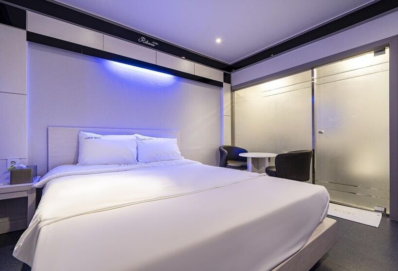 مُتل Wonju Rivera